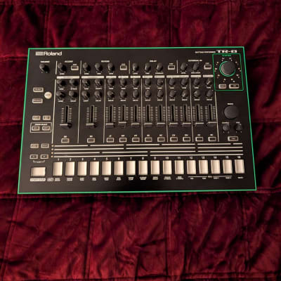 Roland AIRA TR-8 Rhythm Performer Drum Machine 2014 - Present - Black