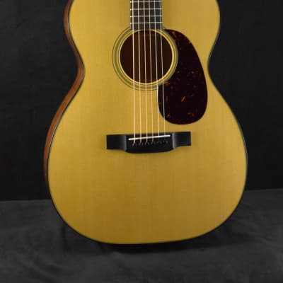 2013 Martin 00-18v Sitka/Mahogany (Pre-owned) – Mak's Guitars