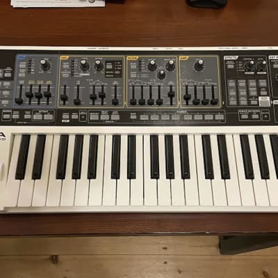 Roland SH-01 GAIA 37-Key Digital Synthesizer | Reverb