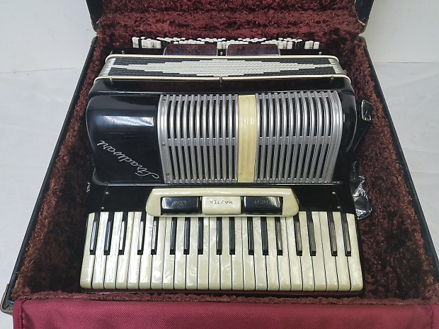 Stradivari accordion outlet