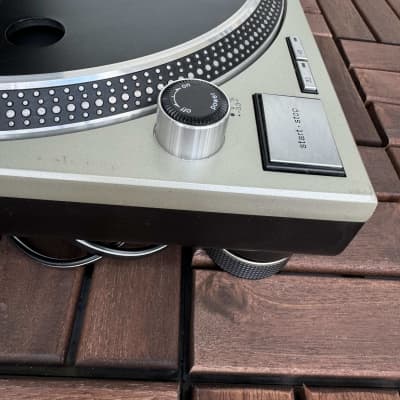 Technics SL-1200MK5 Turntable