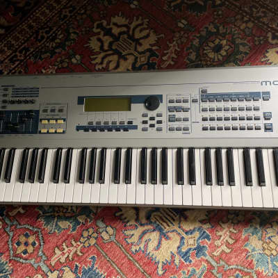 Yamaha MO 6 Production Synthesizer 2000s - Gray