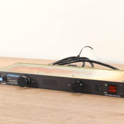 Furman PL-8 120V 15A Power Conditioner with Lights CG002UY image 1