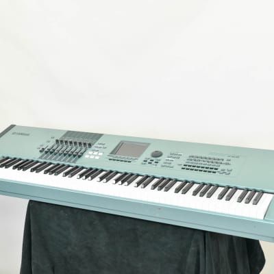 Yamaha Motif XS8 88-Key Synthesizer Keyboard Workstation CG005Y7