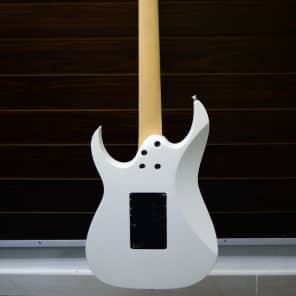 Ibanez RGシリーズ ホワイト Ibanez RGシリーズ ホワイトエレキギター RG | PRODUCTS