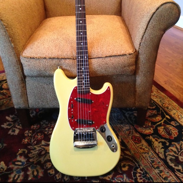 Yellow store fender mustang