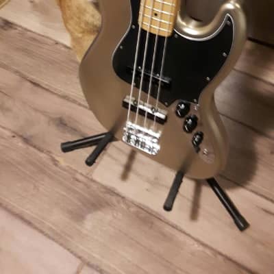 2021 Fender Traditional II 60s Jazz Bass Roasted Maple Neck