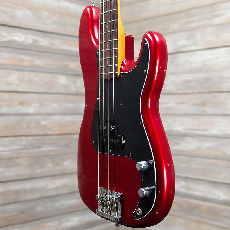 Fender Nate Mendel P Bass - Road Worn Candy Apple Red (82810-8i)