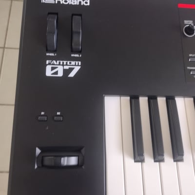 Roland FANTOM-07 76-Key Workstation Keyboard 2022 - Present - Black