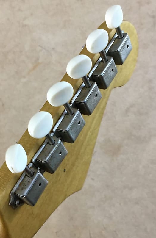 Tom's Line Engineering Cream Distortion Bypass AFM-5d Vintage Guitar