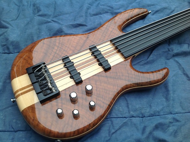 Carvin sales fretless bass
