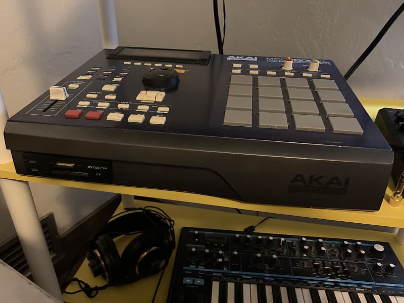 Akai MPC2000XL MCD MIDI Production Center | Reverb