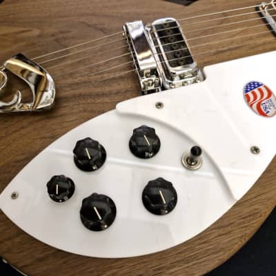 Rickenbacker 330W - Walnut including Case image 3
