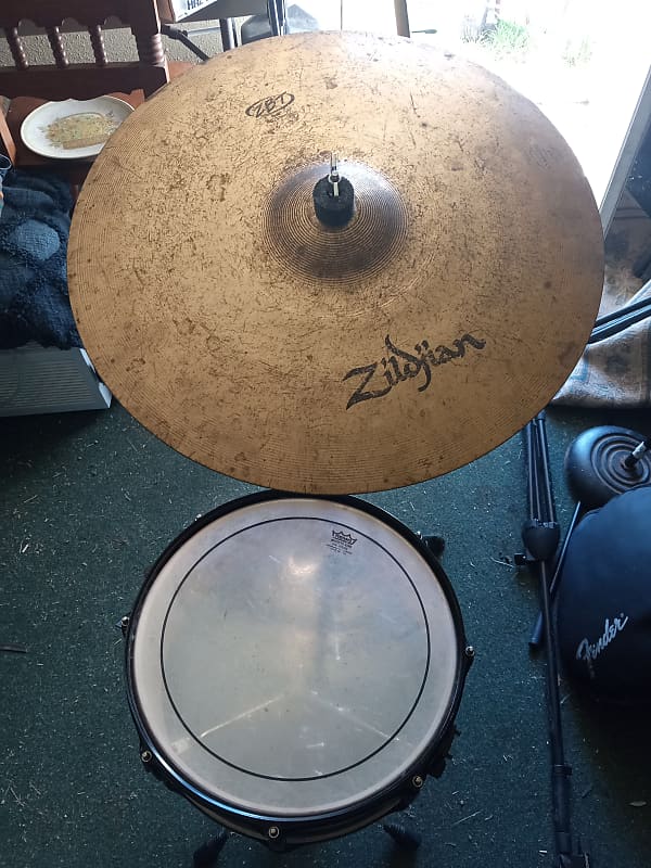 Zildjian ride cymbal, pearl snare, Yamaha stands Reverb