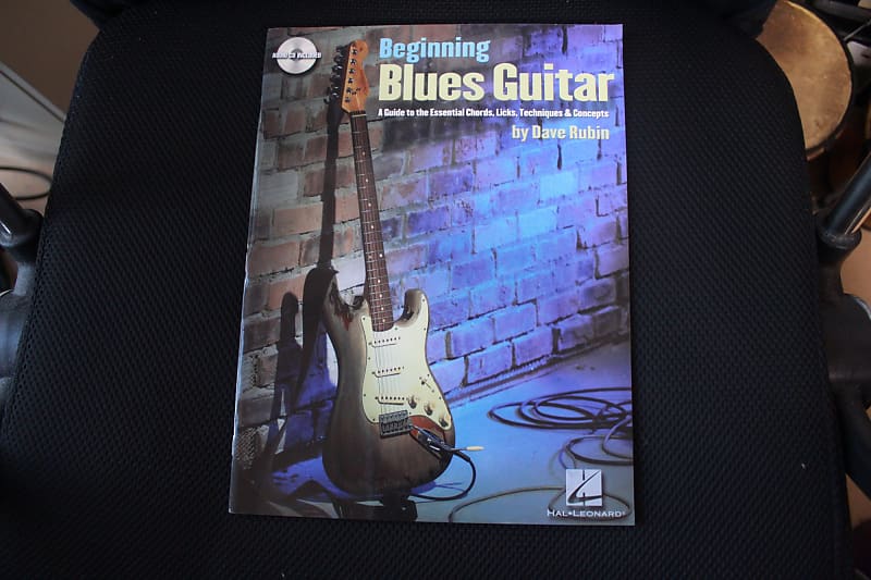Hal Leonard Beginning Blues Guitar Book w/CD HL00695916 (used)(Consignment) image 1