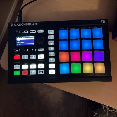 Native Instruments Maschine Mikro mkII Groove Production Studio