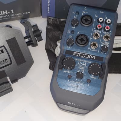 Zoom U-44 Handy Audio Interface + AIH-1 Audio Interface Holder image 3
