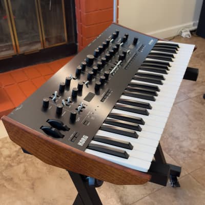 Korg Prologue 8 Polyphonic 49-Key 8-Voice Analog Synthesizer