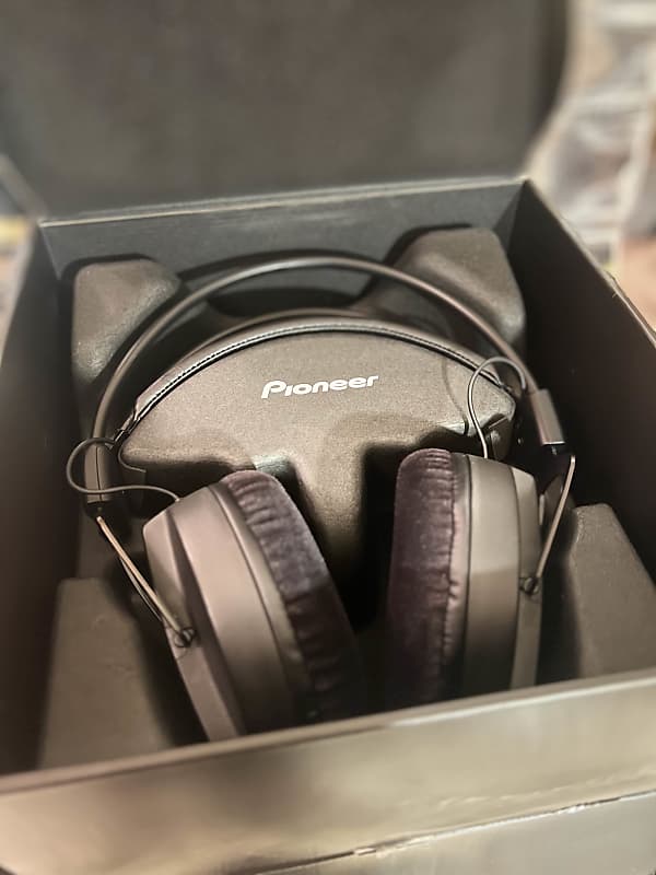 Pioneer HRM-7 Reference Studio Monitor Headphones - Over-ear, Closed-back  			