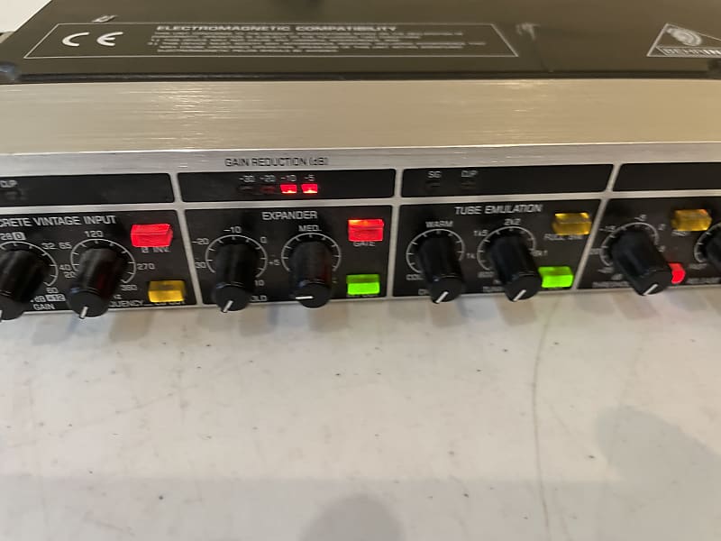 Behringer Ultra-Voice Pro VX2000 in Details and Audio demo