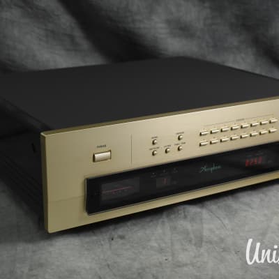 Accuphase T-1000 DDS Stereo FM Tuner in Excellent Condition image 2