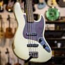 Fender 60th Anniversary Road Worn Jazz Bass - Olympic White w/Hardshell Case
