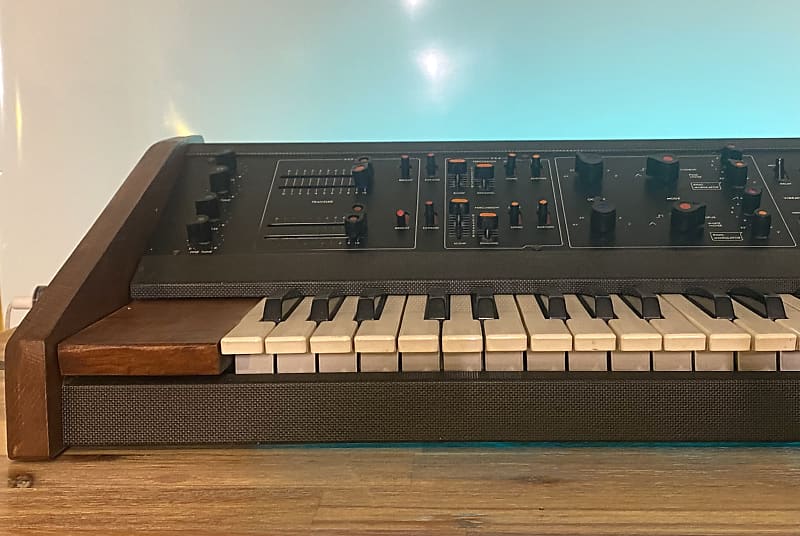 完動品ヴィンテージ シンセサイザー KORG 800 DV