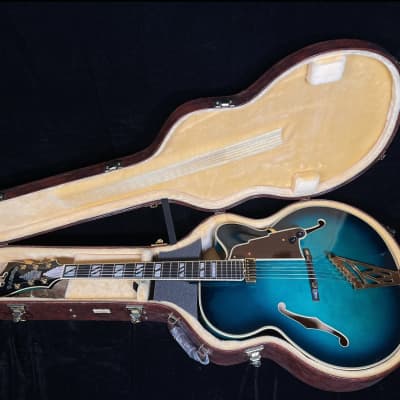 D'Angelico NYL-4 18" Blue Archtop made in 2002 by Vestax - Blue Burst image 3