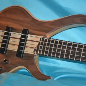 Ibanez BTB675 5 String Bass, Bartolini Pickups, Active EQ Ibanez BTB675 5 String Bass, Bartolini Pickups, Active EQ