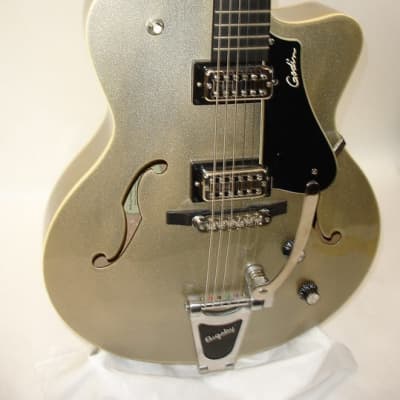 Godin 5th Avenue Uptown LTD with TV Jones Pickups Electric Guitar, Silver/Gold w/ Tric Case image 5