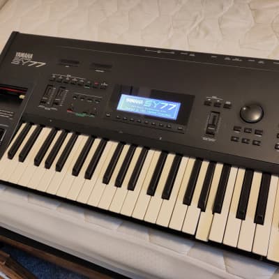 Yamaha SY77 Synthesizer 1989 - 2 keys need fixed, dinged up, no case, but works good and has new LED display