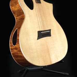 Michael Kelly MKTPE Triad Port Offset Soundhole Cutaway with Electronics Gloss Natural