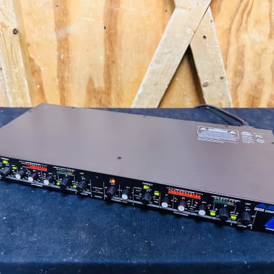 Alesis 3632 Dual-Channel Compressor / Limiter / Gate | Reverb