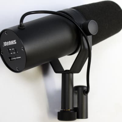 Shure SM7B Cardioid Dynamic Microphone, Black