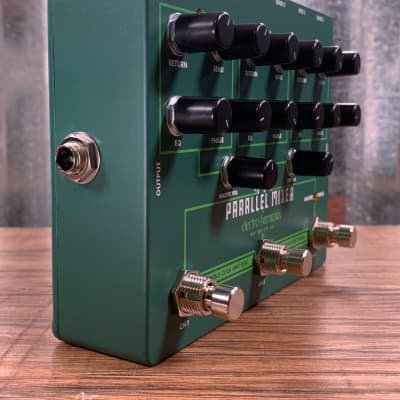 Electro-Harmonix EHX Triparrallel Mixer 3 Effect Loop Switcher Mixer Guitar Bass Pedal image 4