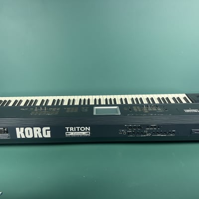 Korg Triton Extreme 88-Key 120-Voice Polyphonic Workstation 2005 - 2009 - Black