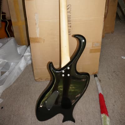 Bass guitar, Custom made body image 3