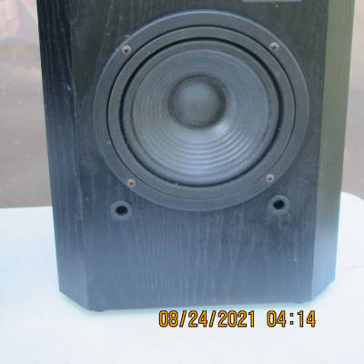 Memorex TRC-505 2 Way Corner Mount Speakers. One Pair image 7