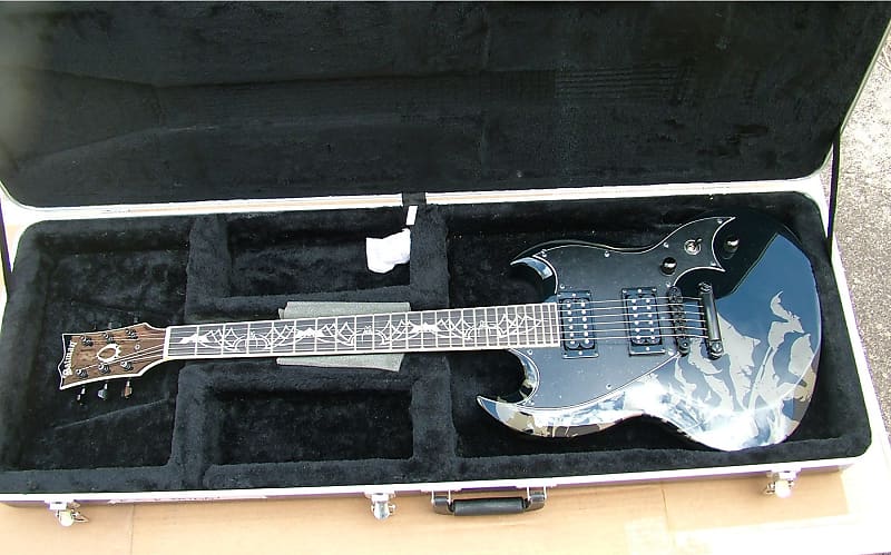 ESP BATMAN バットマン ギター ESP BATMAN バットマン ギター メタルフロアに入荷したUSED