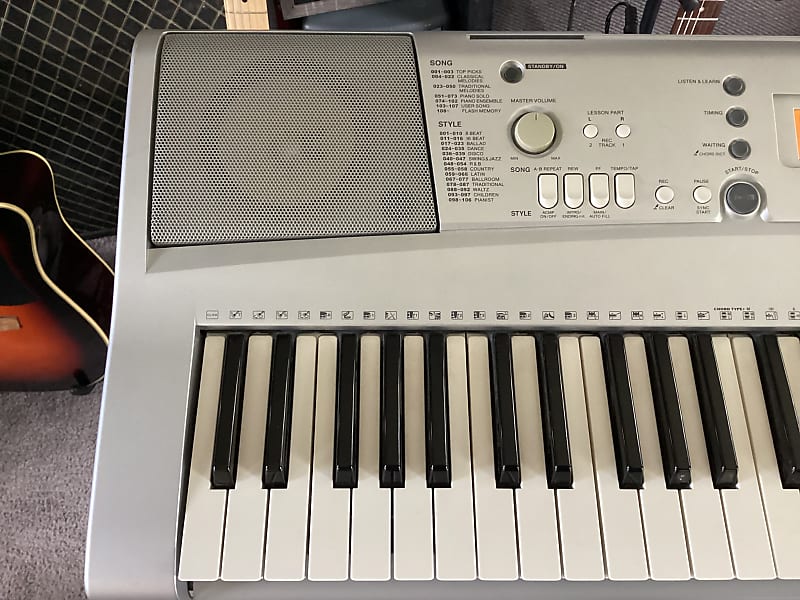 Yamaha PSR-E303 Portatone Keyboard Synthesizer w Stand