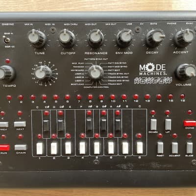 XOXBOX xoxbox 303 アシッドベースライン TB-303 MATRIXSYNTH: Willzyx