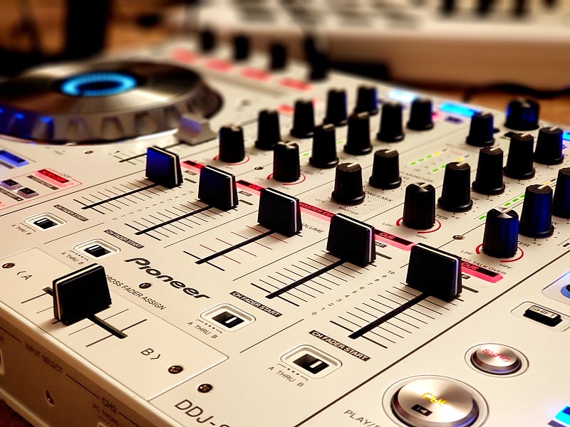 THE GORGEOUS LIMITED-EDITION PIONEER DDJ-SX W SERATO DJ THE GORGEOUS LIMITED-EDITION PIONEER DDJ-SX W SERATO DJ