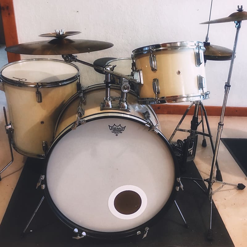 Maxx store drum set