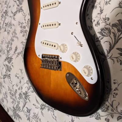 Squier Classic Vibe Stratocaster '50s Loaded Body, 2-Tone Sunburst image 2