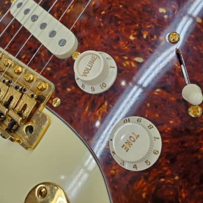 Fender FSR (Fender Special Run) Deluxe Vintage Players Strat 62 re-issue built in 2005 gold hardware image 17