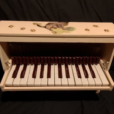 nice toy piano Michelsonne Paris 25 keys with cats ♥ - see video image 2