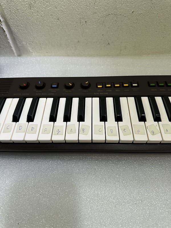ファッションシーンで話題のこれから流行るブランド12選 Portasound PS-2 YAMAHA Mini Vintage 1980s case in Keyboard 鍵盤楽器