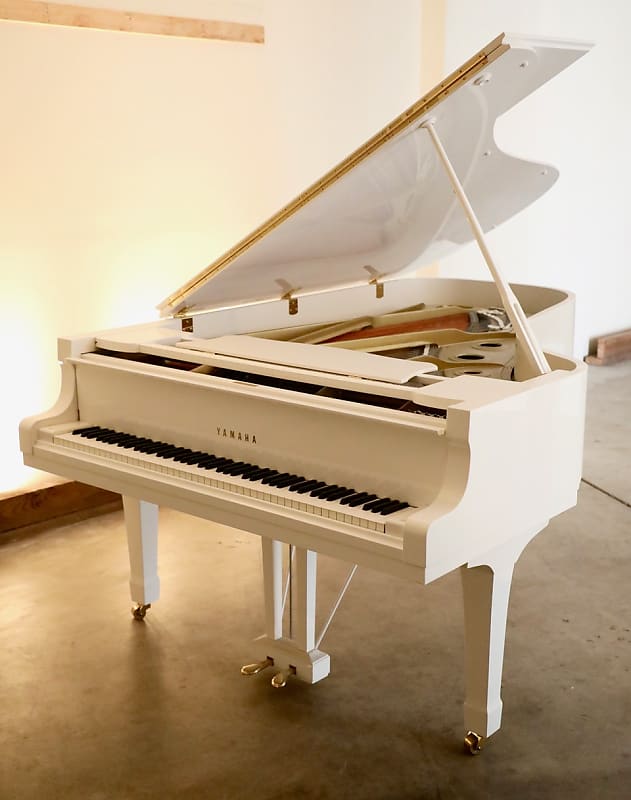 1978 Yamaha C7 Semi-Concert Grand Piano in Rare Polished