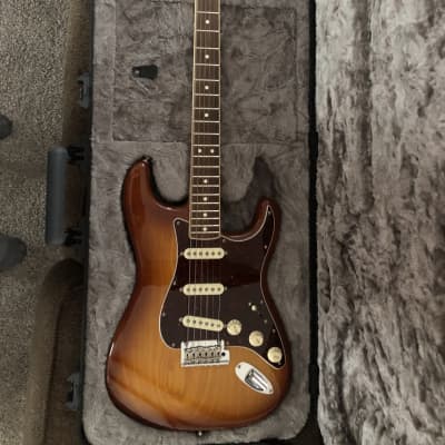 Fender American Limited Edition Channel Bound Stratocaster 2018 - Honey Burst image 2