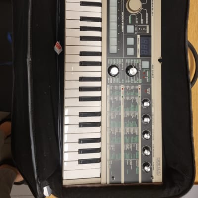Korg MicroKORG 37-Key Synthesizer/Vocoder 2002 - 2019 - Silver + Gator protective case